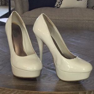 White platform